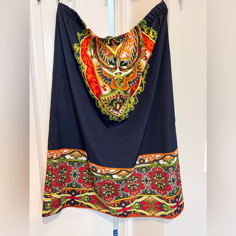 Strapless short dress. Perfect for game day dress . Great condition.